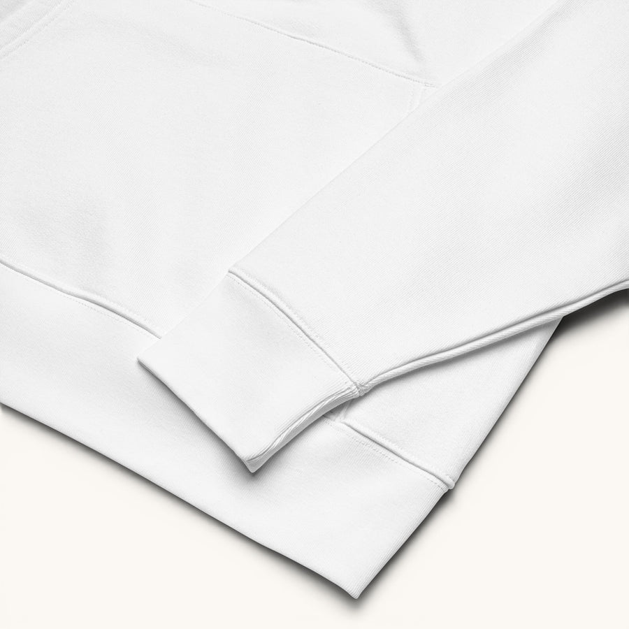 ETHIKKALL sweat à capuche unisexe blanc en coton organique, coupe standard avec poche kangourou et capuche doublée.