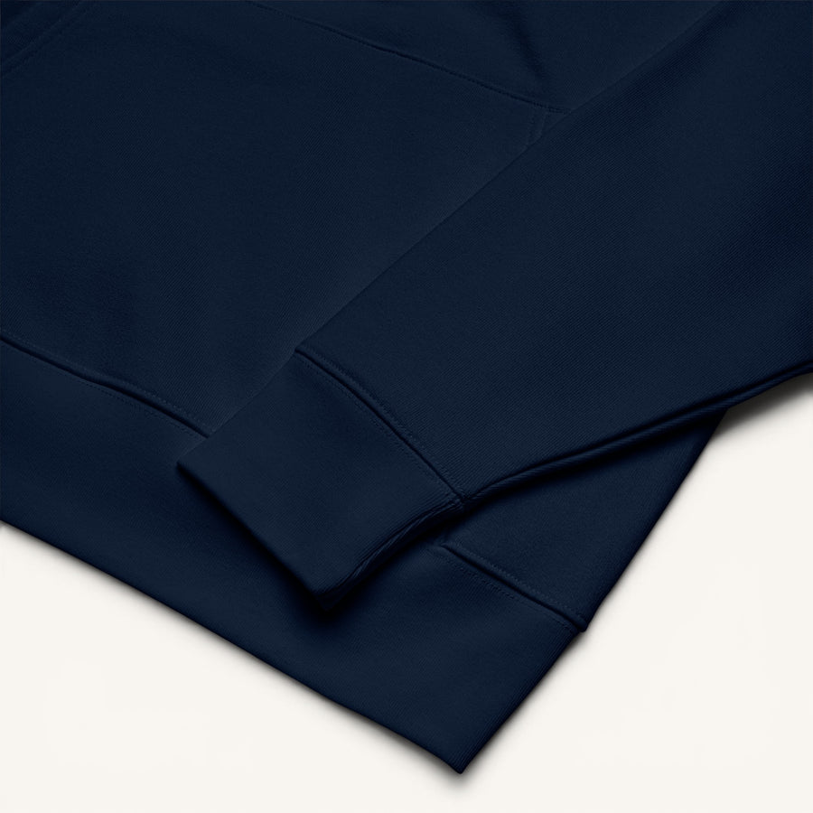 Sweat à capuche unisexe ETHIKKALL bleu marine en coton organique, avec poche kangourou et capuche.