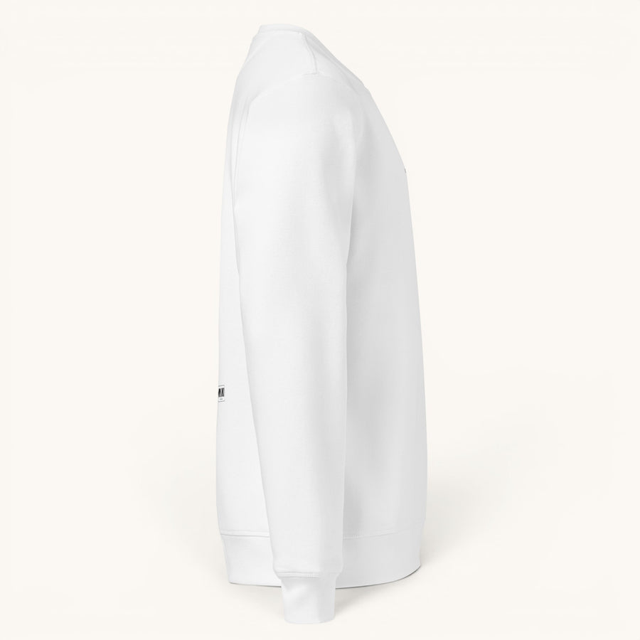 ETHIKKALL sweat-shirt blanc en coton biologique avec détail demi-lune et logo discret sur le devant.