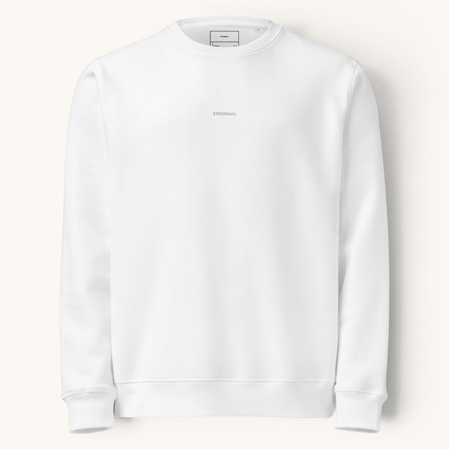 ETHIKKALL sweat blanc en coton biologique avec détail demi-lune discret au dos, coupe décontractée.