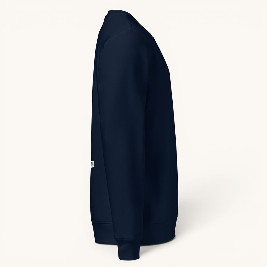 ETHIKKALL sweat-shirt bleu marine en coton biologique avec détail demi-lune à l'arrière, coupe décontractée.