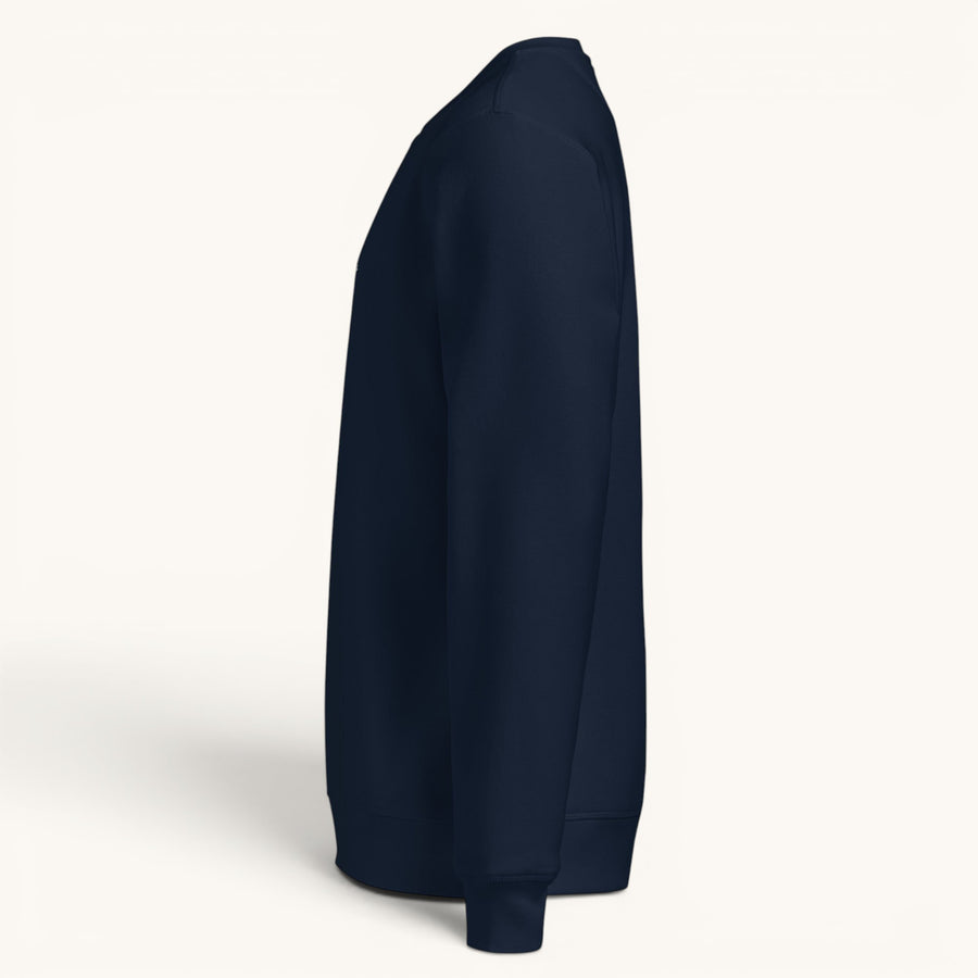 ETHIKKALL sweat-shirt bleu marine en coton biologique avec détail demi-lune à l'arrière.