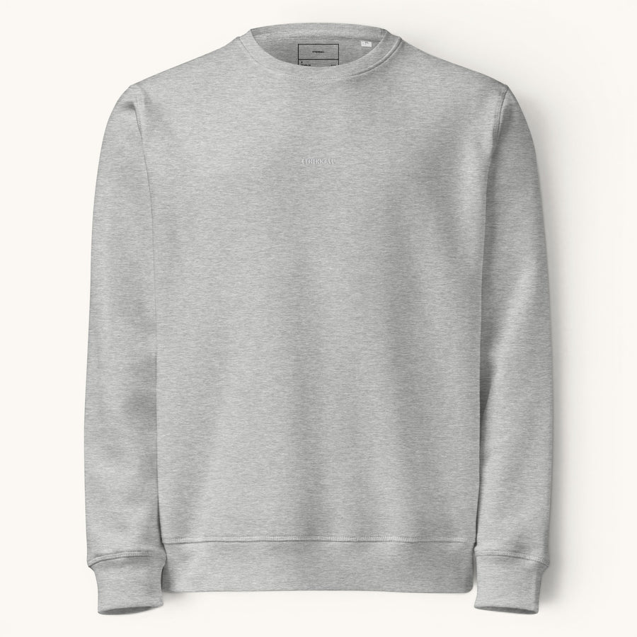 ETHIKKALL sweat gris clair en coton biologique avec détail demi-lune discret sur la nuque.
