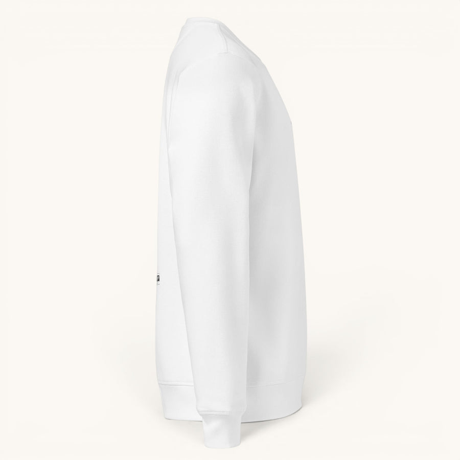 ETHIKKALL Sweat-shirt blanc en coton biologique avec détail demi-lune à l'arrière, coupe décontractée.