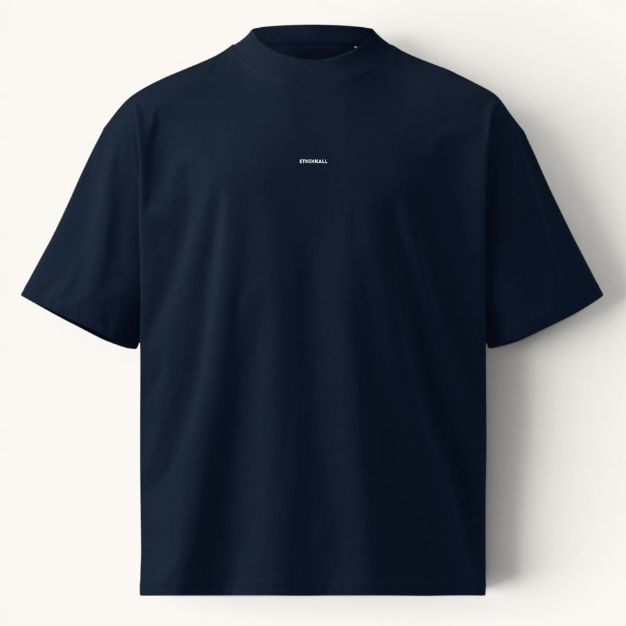 T-shirt ample bleu marine ETHIKKALL en coton biologique avec col montant et épaules tombantes, idéal pour le streetwear.