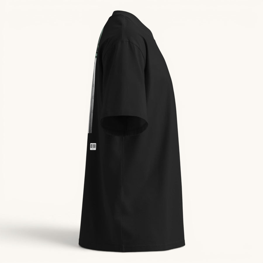 ETHIKKALL T-shirt noir ample en coton biologique avec col montant et motif graphique discret sur le côté.