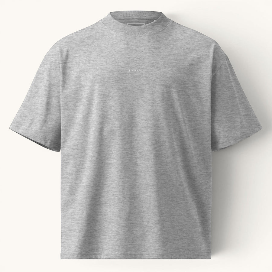 ETHIKKALL T-shirt gris ample en coton biologique avec col rond et épaules tombantes, idéal pour le streetwear.