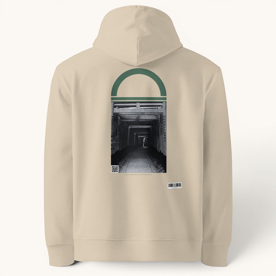 Sweat à capuche unisexe ETHIKKALL beige en coton organique avec un motif de tunnel japonais sur le dos.