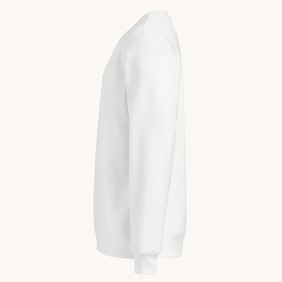ETHIKKALL sweat-shirt blanc en coton biologique, coupe décontractée avec détail demi-lune à l'arrière.