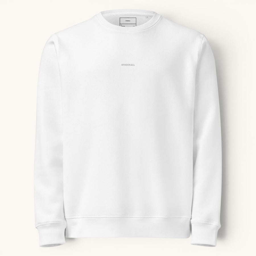 ETHIKKALL sweat blanc en coton biologique avec détail demi-lune discret et logo brodé sur le devant.