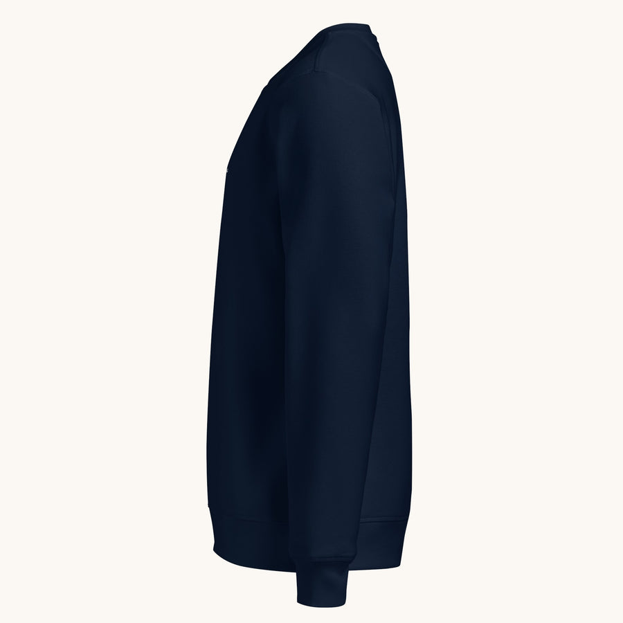 ETHIKKALL sweat bleu marine en coton biologique, coupe décontractée, détail demi-lune au dos, idéal pour le quotidien.