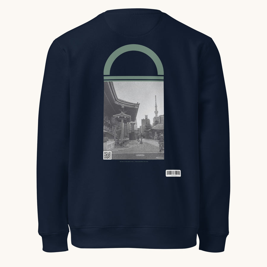 ETHIKKALL sweat bleu marine avec un imprimé Tokyo vue à travers une arche, 80% coton bio, 20% polyester recyclé.