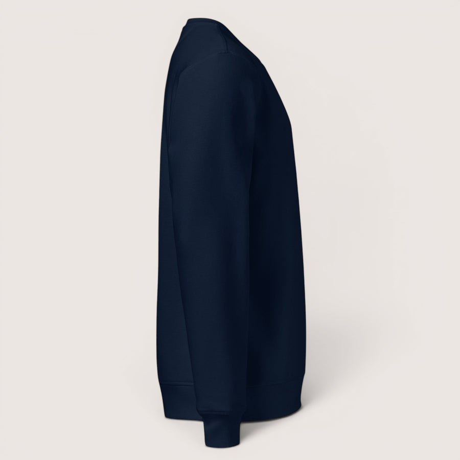 Sweat-shirt ETHIKKALL bleu marine en coton biologique, coupe décontractée avec détail demi-lune à l'arrière.