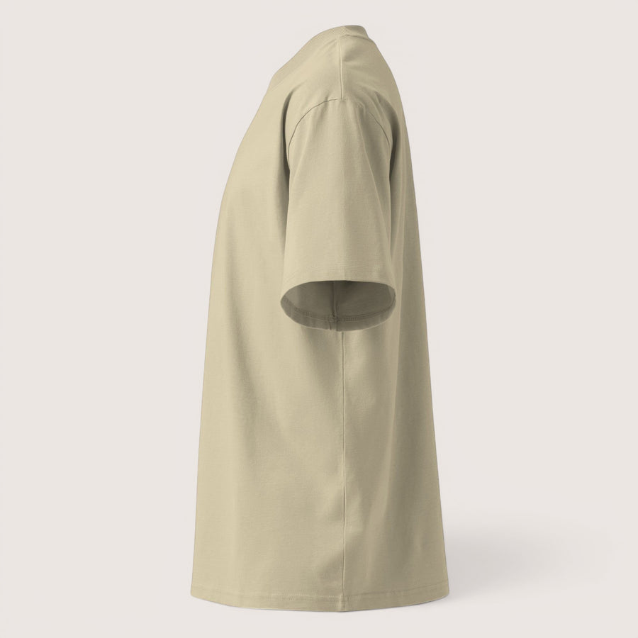 ETHIKKALL t-shirt ample beige en coton biologique, col rond, épaules tombantes, idéal streetwear.