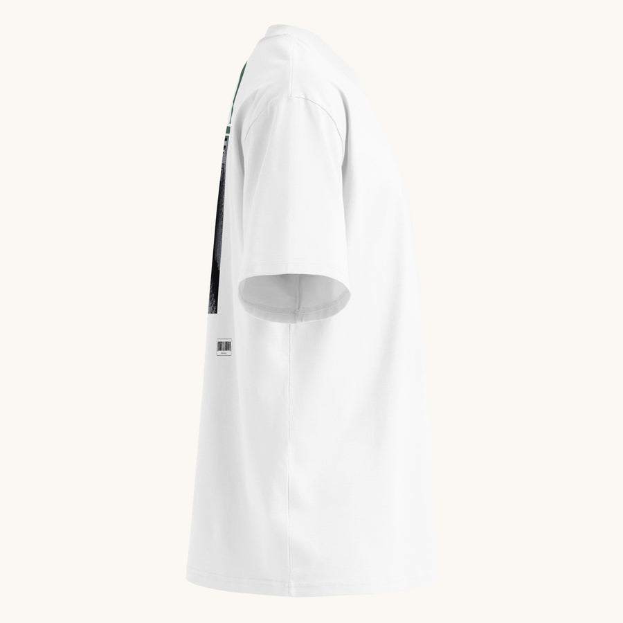 ETHIKKALL T-shirt blanc ample en coton biologique avec col montant et épaules tombantes, idéal pour le streetwear.