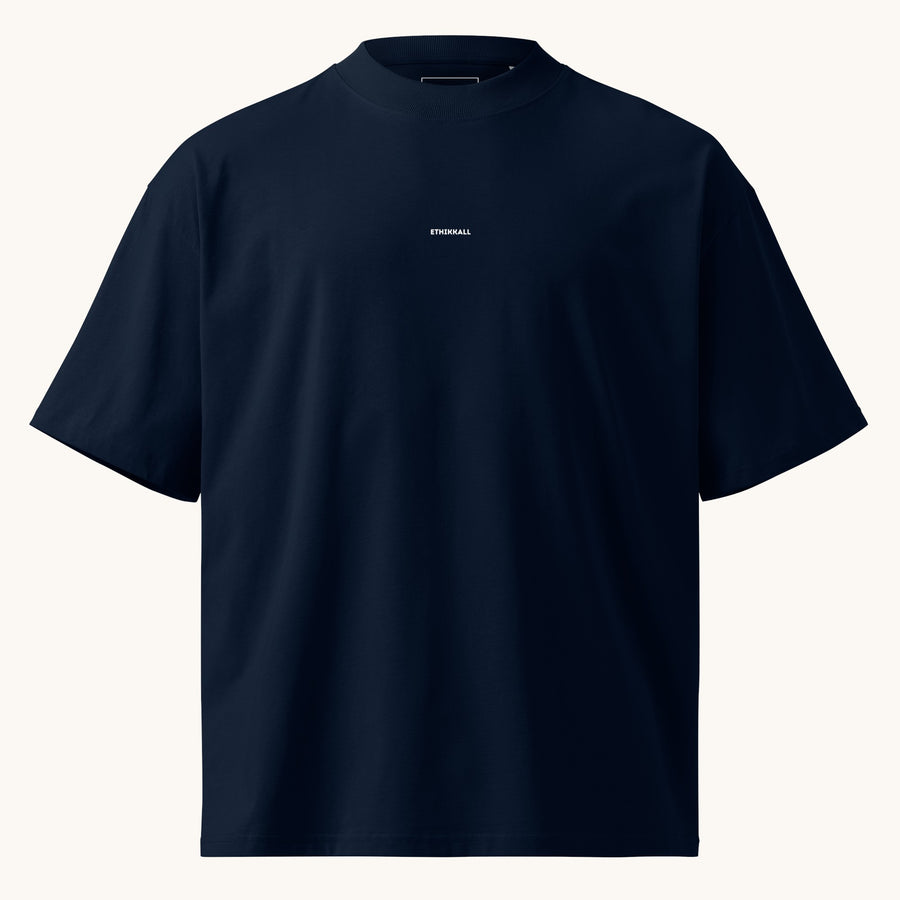 ETHIKKALL T-shirt bleu marine ample en coton biologique avec col montant et épaules tombantes, idéal pour le streetwear.