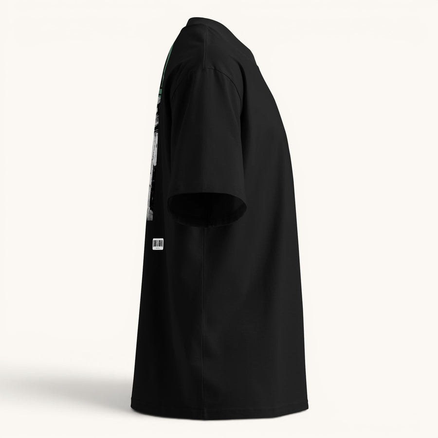 T-shirt noir ample ETHIKKALL en coton biologique avec col montant et épaules tombantes, idéal pour un style streetwear.