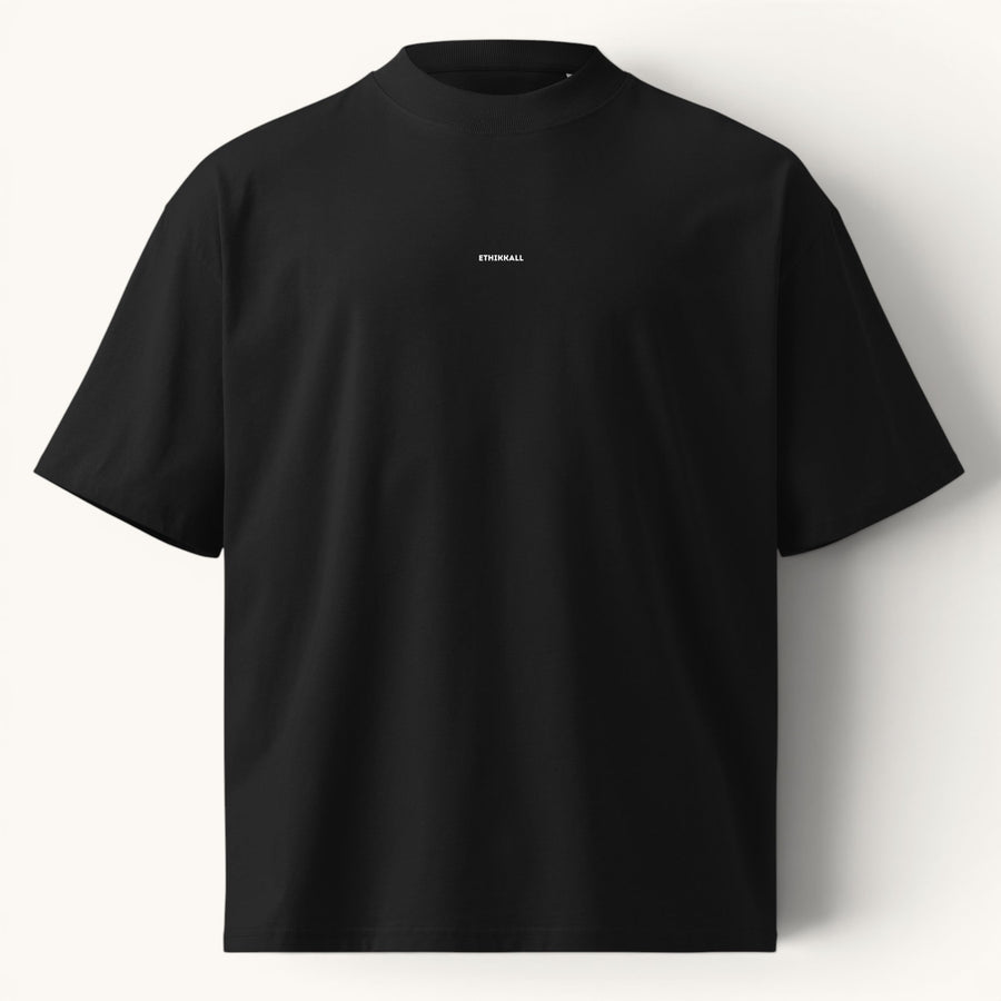 ETHIKKALL T-shirt noir ample en coton biologique avec col montant et épaules tombantes, idéal pour le streetwear.