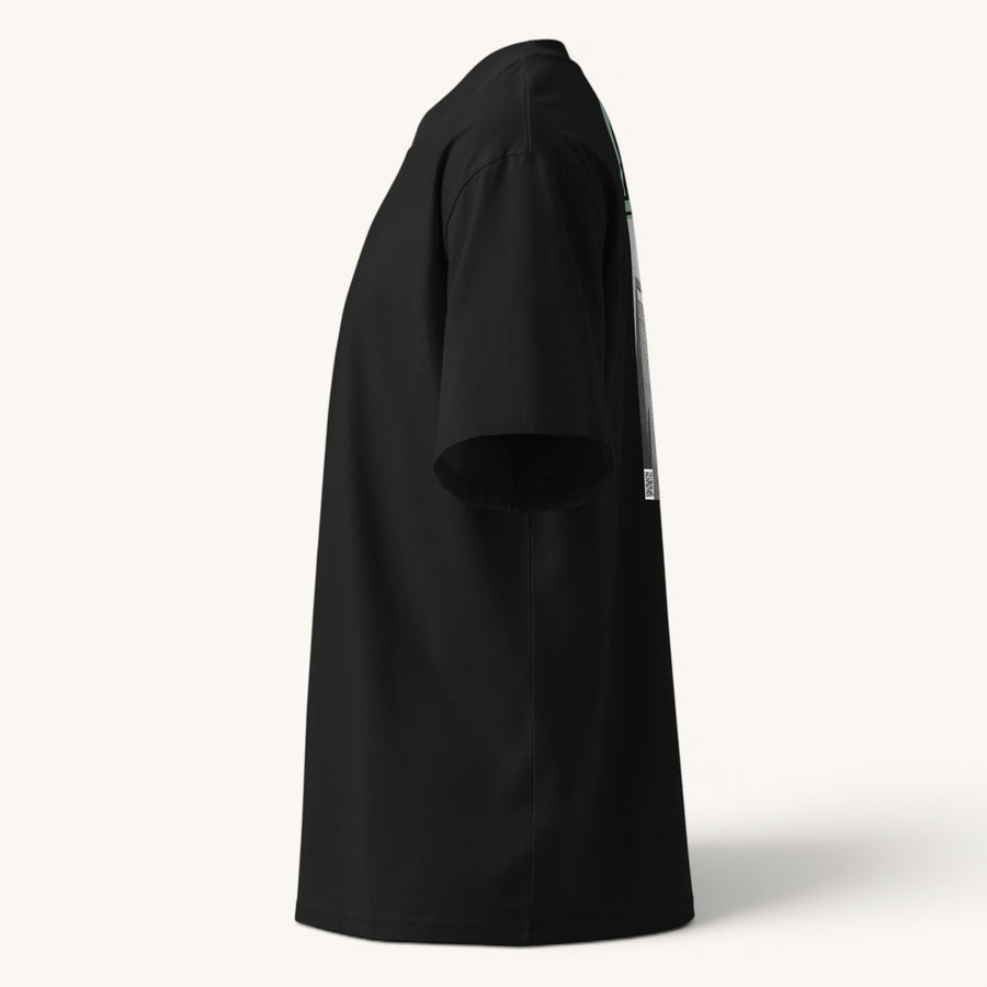 ETHIKKALL T-shirt noir ample en coton biologique avec col montant et épaules tombantes, idéal pour le streetwear.