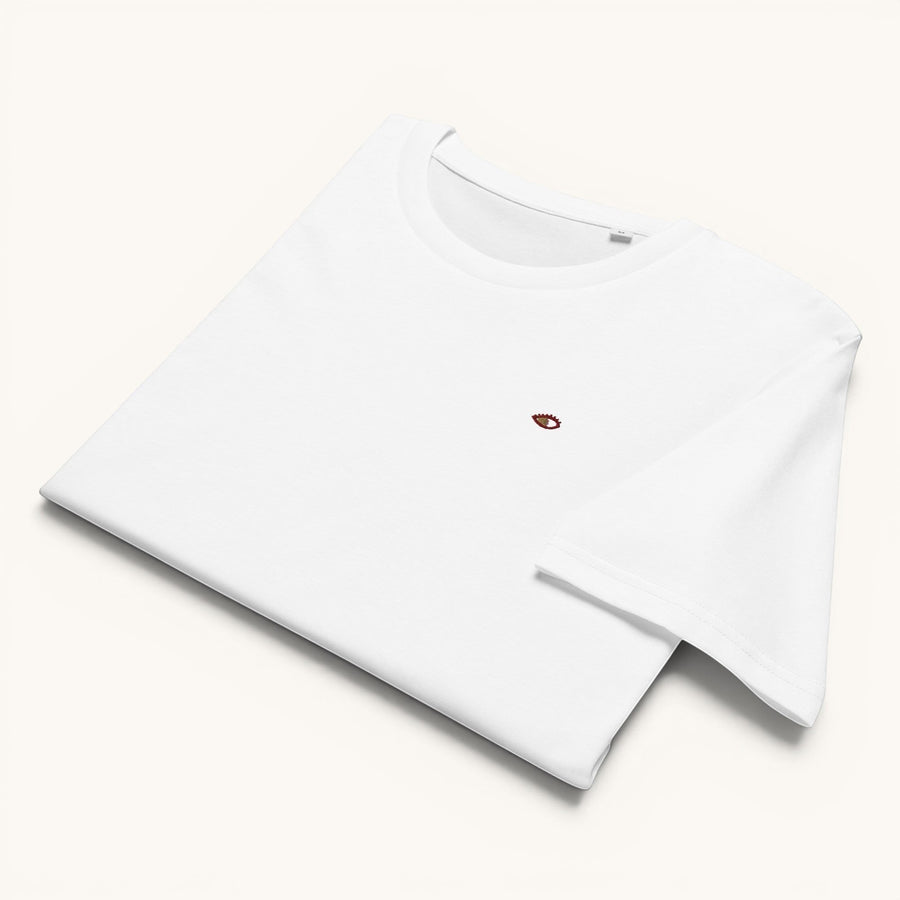 ETHIKKALL t-shirt blanc en coton biologique avec un petit œil brodé sur la poitrine. Coupe droite, col rond.