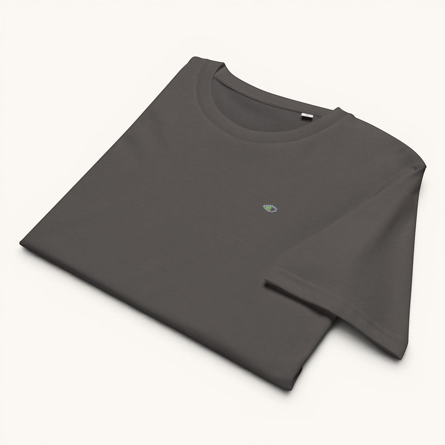 T-shirt anthracite ETHIKKALL en coton biologique, coupe droite, avec un petit logo œil brodé sur la poitrine gauche.