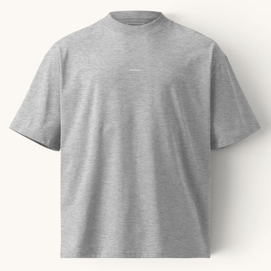 ETHIKKALL T-shirt gris ample en coton biologique avec col montant et logo discret, idéal pour le streetwear.