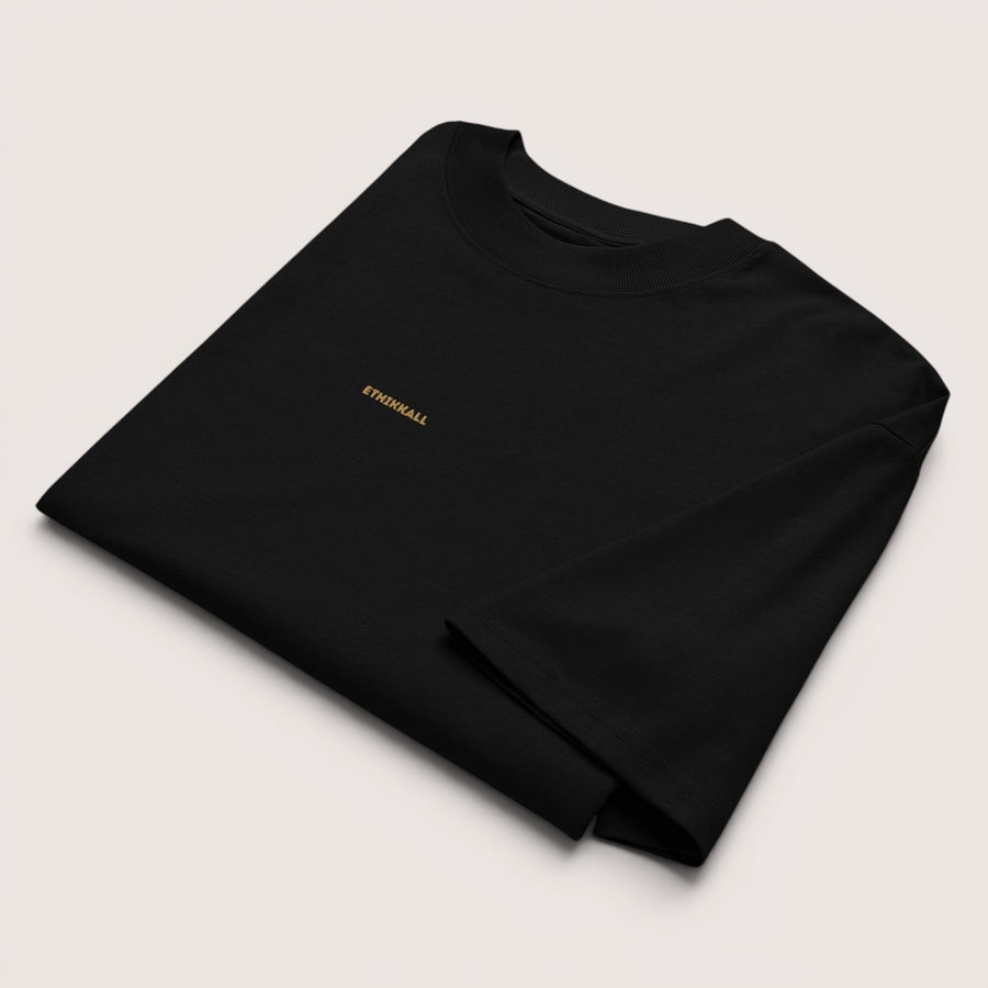 ETHIKKALL T-shirt noir ample en coton biologique avec col rond et logo discret brodé.