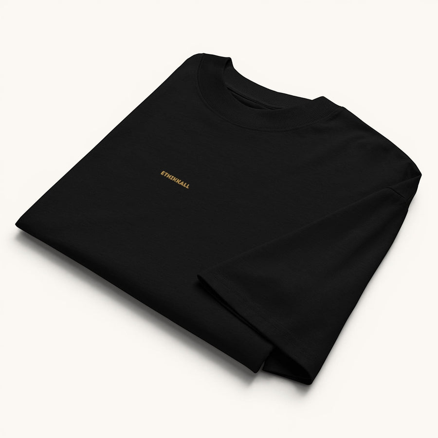 ETHIKKALL T-shirt noir ample en coton biologique avec col rond et logo discret brodé.