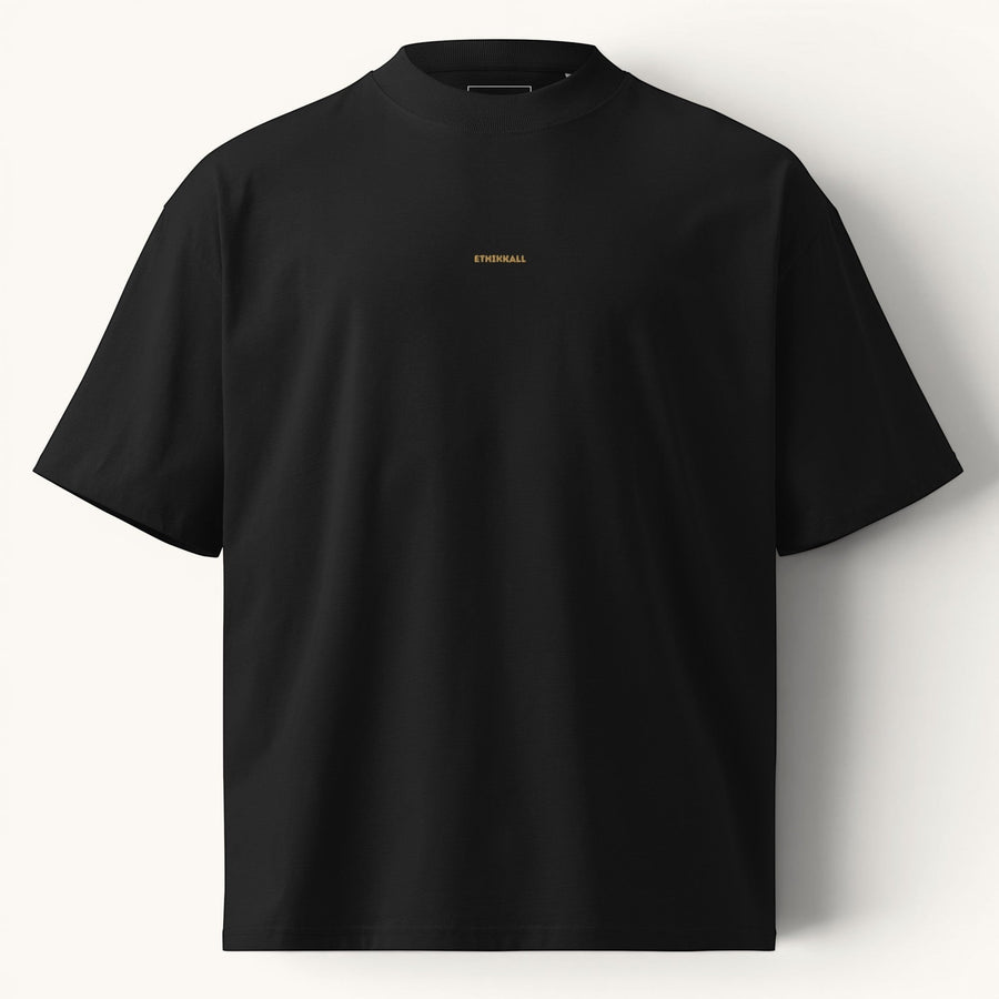 ETHIKKALL T-shirt noir ample en coton biologique avec col rond et logo discret sur la poitrine.