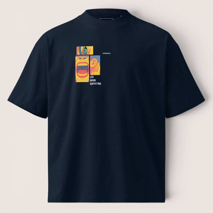 T-shirt oversize bleu marine ETHIKKALL en coton biologique avec col montant et imprimé graphique coloré sur la poitrine